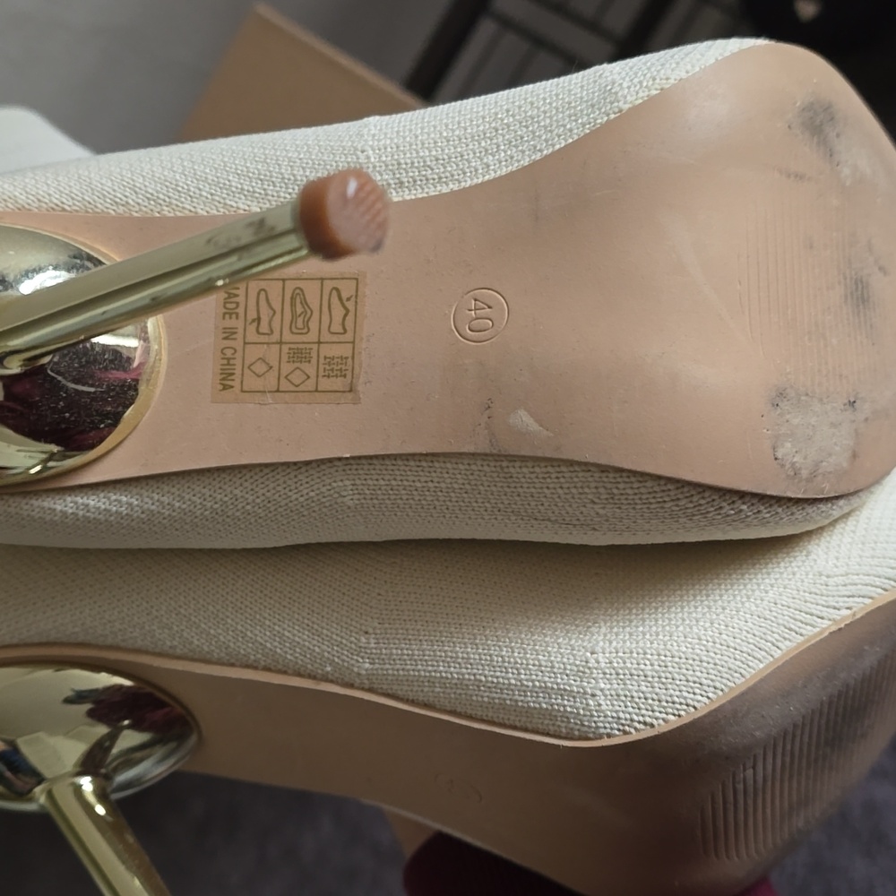 Heels - Picture 3 of 3